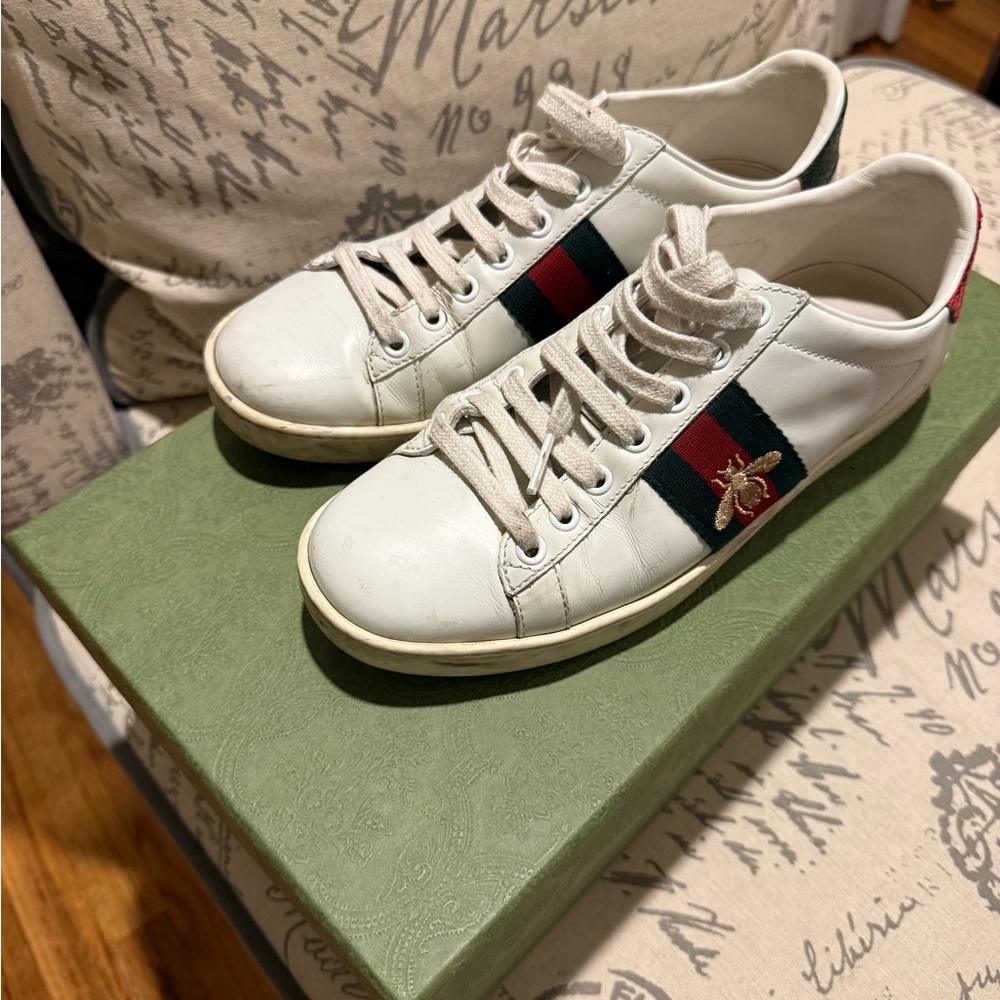 Gucci White Athletic Shoes with Red and Green Stripes